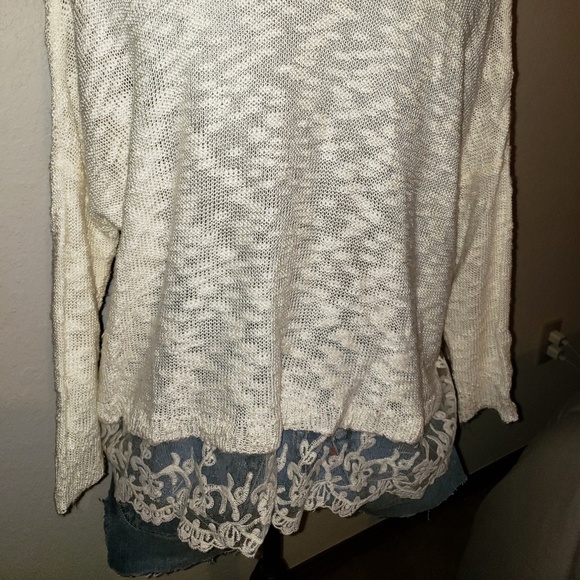 Sweater cream w/lace - Picture 2 of 5
